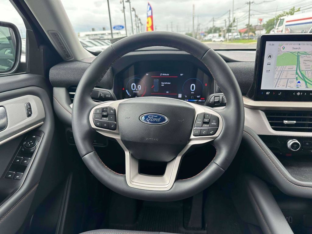 Used 2026 Ford Explorer Active AWD/4WD image 13