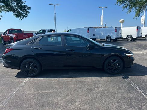 Used 2026 Hyundai Elantra Sport FWD image 4