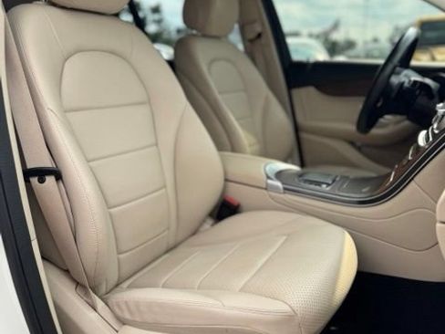 Used 2022 Mercedes-Benz GLC 300 4MATIC image 28