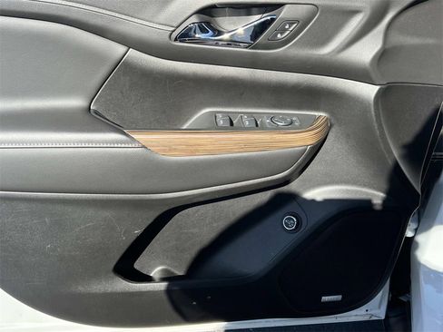 Certified 2023 GMC Acadia SLE w/ Driver Convenience Package image 15