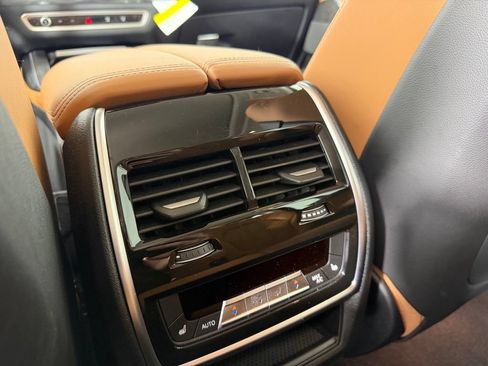 Used 2025 BMW X7 xDrive40i w/ Premium Package AWD/4WD image 21