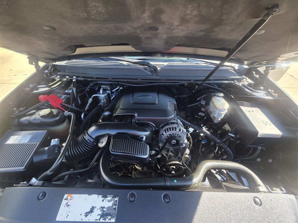 Used 2013 Chevrolet Tahoe LTZ RWD image 12