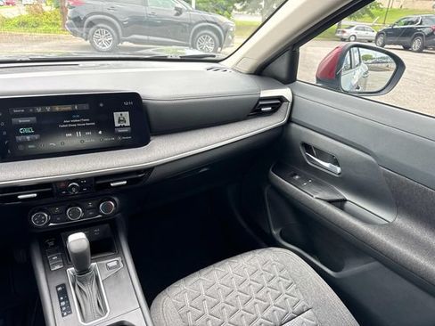 Certified 2025 Nissan Kicks SV FWD image 19