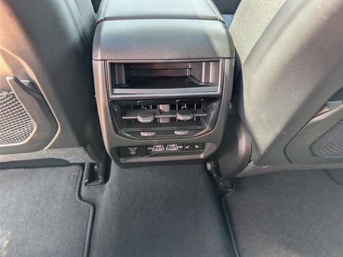 Used 2024 Jeep Grand Cherokee Limited w/ Luxury Tech Group II image 19