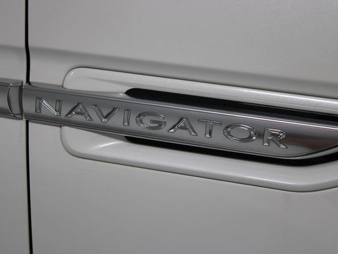Used 2020 Lincoln Navigator L Reserve w/ Luxury Package AWD/4WD image 12