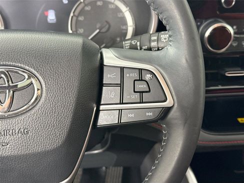 Certified 2024 Toyota Highlander XSE image 20