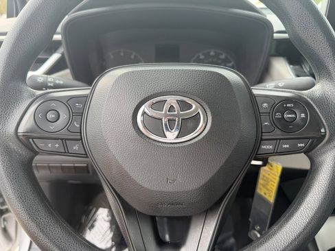 Used 2024 Toyota Corolla LE image 21