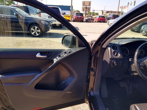 Used 2014 Volkswagen Tiguan SEL image 13