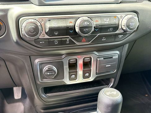 Used 2023 Jeep Wrangler Willys image 17