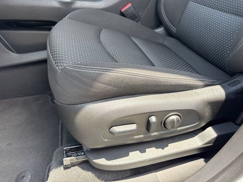 Used 2023 GMC Terrain SLE w/ Driver Convenience Package FWD image 18