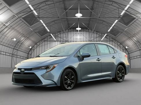 Used 2023 Toyota Corolla LE FWD image 3