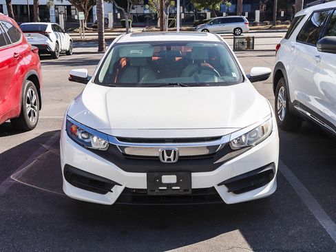 Used 2018 Honda Civic EX image 2