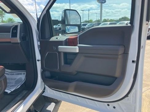 Used 2022 Ford F350 King Ranch w/ King Ranch Ultimate Package AWD/4WD image 11