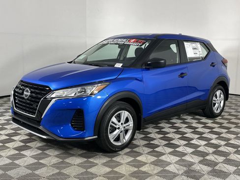 Used 2025 Nissan Kicks Play S FWD image 4