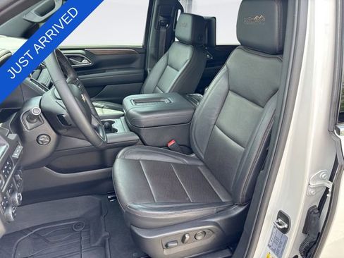 Used 2024 Chevrolet Suburban High Country AWD/4WD image 11