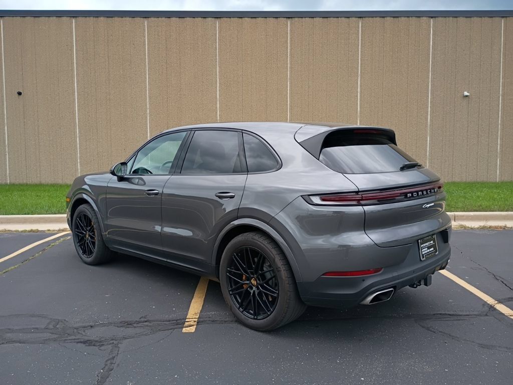 Certified 2024 Porsche Cayenne AWD/4WD image 3