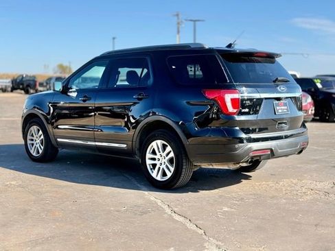 Used 2019 Ford Explorer XLT w/ Equipment Group 202A image 5