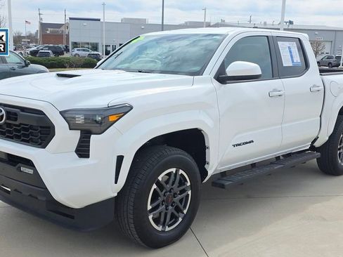 Used 2024 Toyota Tacoma TRD Sport AWD/4WD image 1