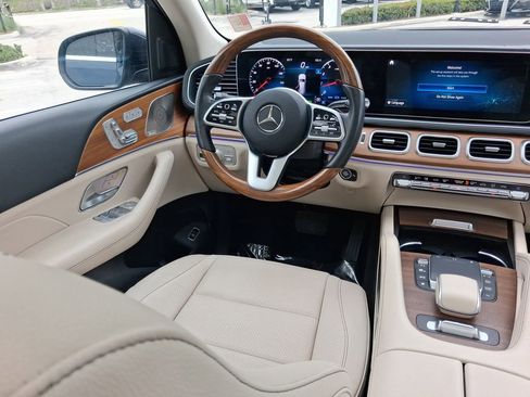 Used 2022 Mercedes-Benz GLS 450 4MATIC image 11