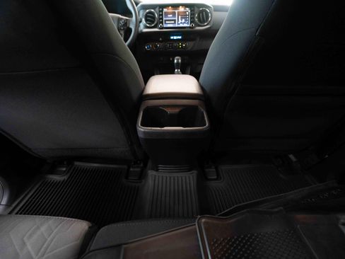 Used 2021 Toyota Tacoma TRD Sport AWD/4WD image 22