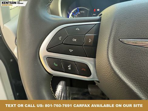 Used 2024 Chrysler Pacifica Select image 19