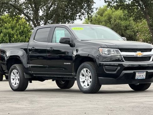 Used 2018 Chevrolet Colorado LT RWD image 2
