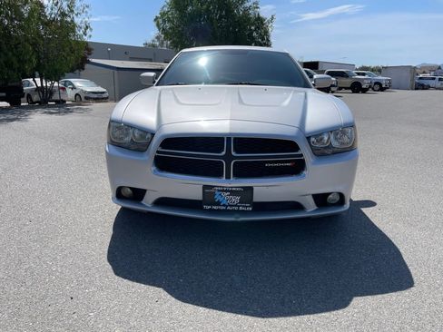 Used 2012 Dodge Charger SXT RWD image 2