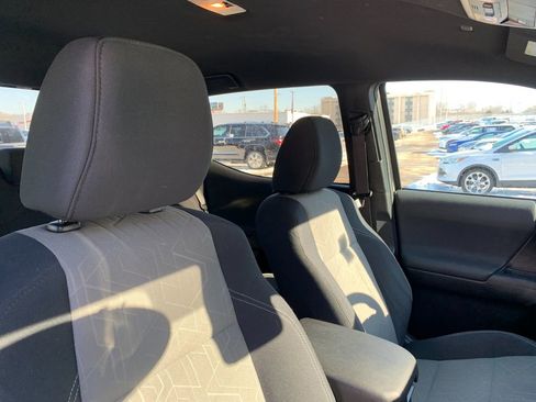 Used 2022 Toyota Tacoma TRD Sport image 18