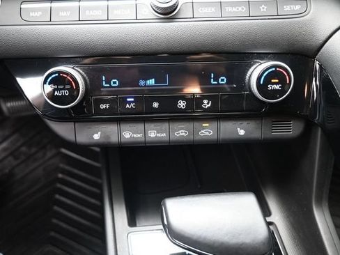 Used 2024 Hyundai Elantra SEL w/ Convenience Package FWD image 9