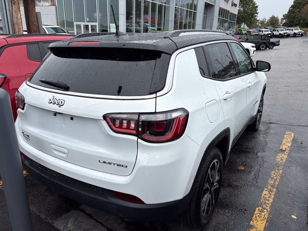 Certified 2022 Jeep Compass Limited w/ Sun and Sound Group AWD/4WD image 8