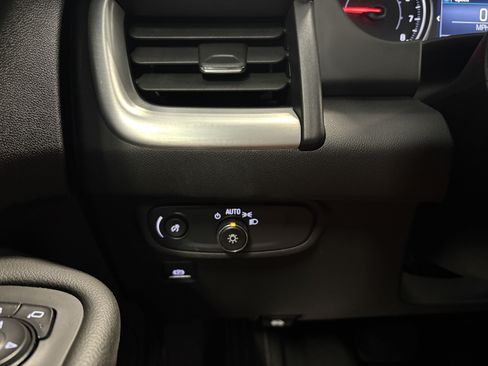 Used 2024 GMC Terrain SLE AWD/4WD image 24