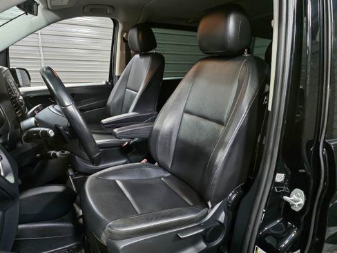 Used 2019 Mercedes-Benz Metris Passenger image 14