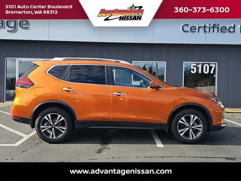 Used 2019 Nissan Rogue SV w/ Sun & Sound Touring Package image 6