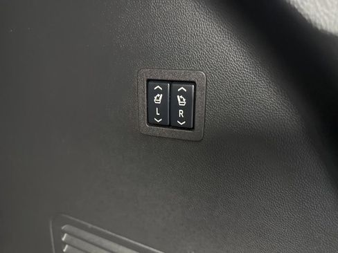 Used 2024 Buick Enclave Premium image 42