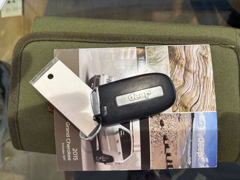 Used 2015 Jeep Grand Cherokee Altitude AWD/4WD image 36