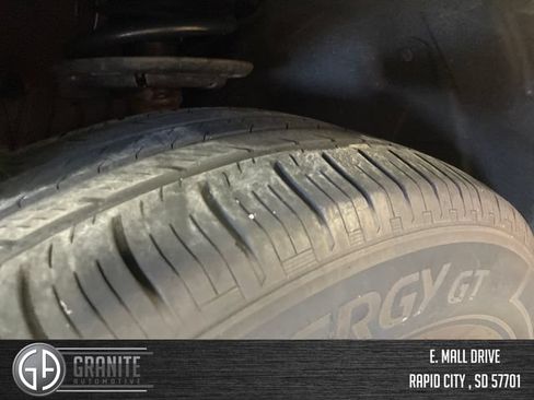 Used 2023 Ford Explorer XLT AWD/4WD image 32