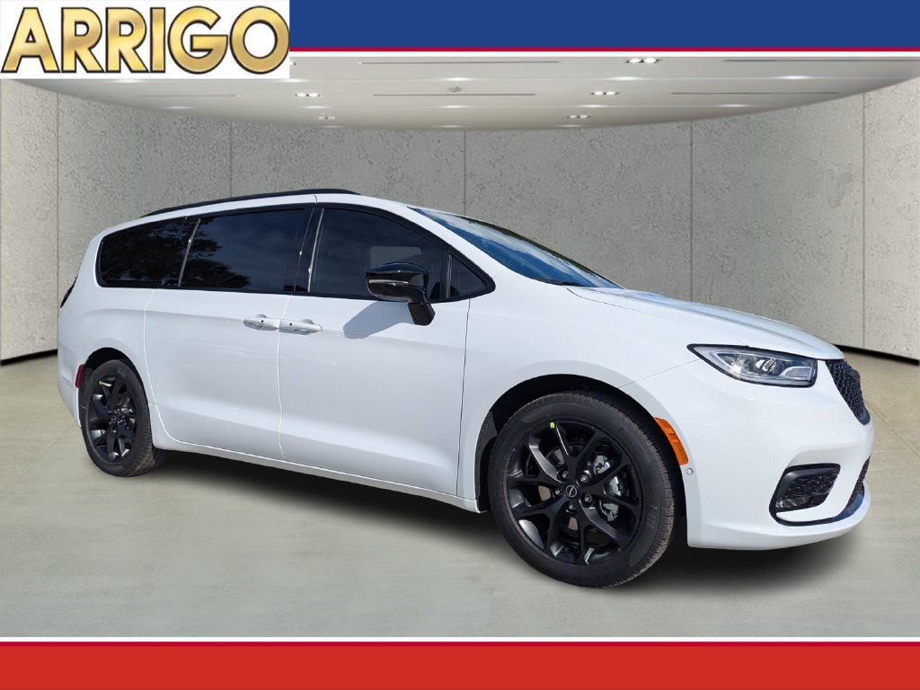 New 2026 Chrysler Pacifica Select w/ S Appearance Package FWD image 1