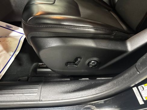 Used 2019 Jeep Cherokee Trailhawk w/ Comfort/Convenience Group AWD/4WD image 19