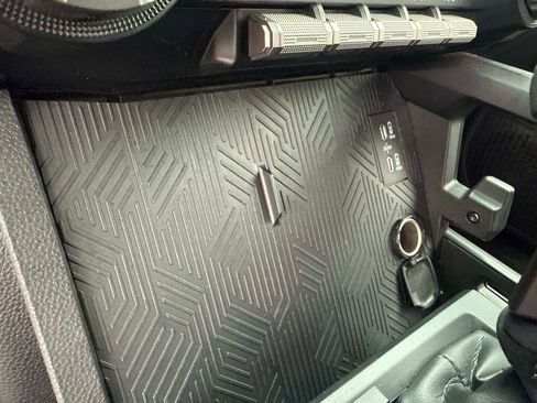 Used 2024 Toyota Tacoma SR5 AWD/4WD image 23