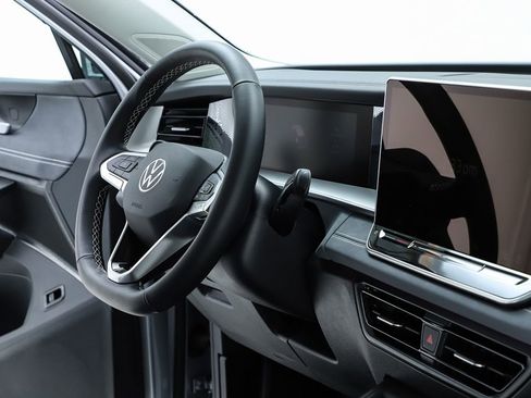 New 2026 Volkswagen Tiguan SE image 35