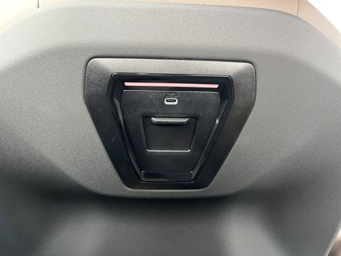 Used 2025 BMW 540i xDrive w/ Premium Package image 42