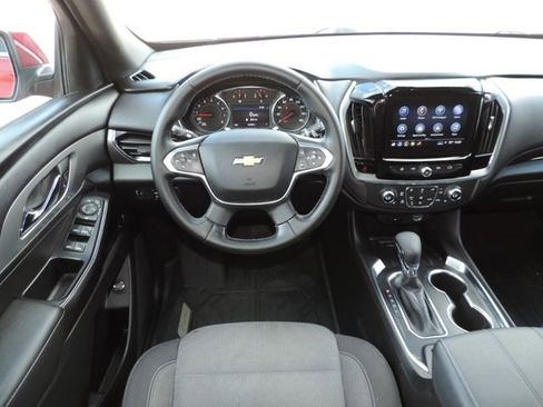 Used 2023 Chevrolet Traverse LT image 25