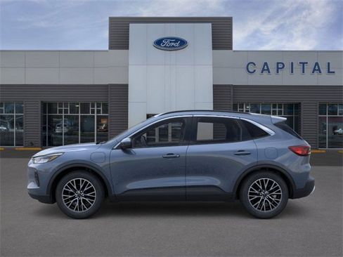 Used 2024 Ford Escape SE image 3