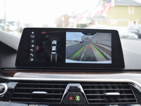 Used 2018 BMW 530e xDrive w/ Premium Package 2 image 17