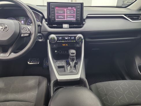 Used 2021 Toyota RAV4 XLE FWD image 16