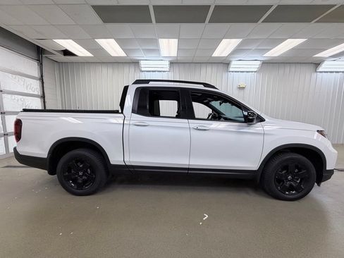 Used 2025 Honda Ridgeline Black Edition image 6