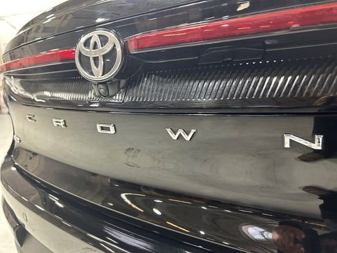 Used 2023 Toyota Crown Limited image 32