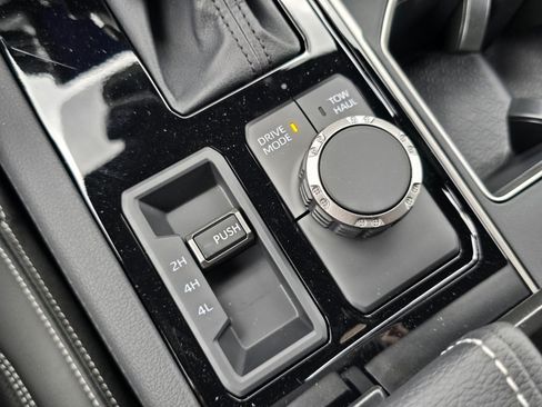 New 2026 Toyota Tundra Limited AWD/4WD image 29
