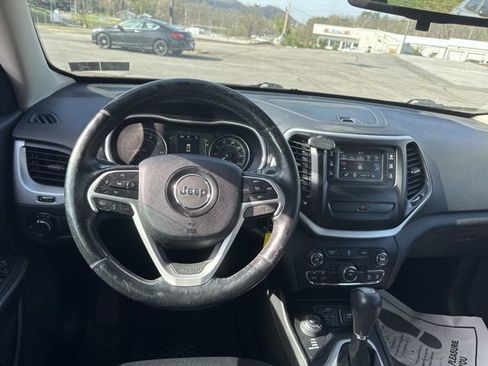 Used 2014 Jeep Cherokee Sport w/ Cold Weather Group AWD/4WD image 13