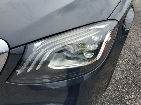 Used 2018 Mercedes-Benz S 560 Sedan image 17